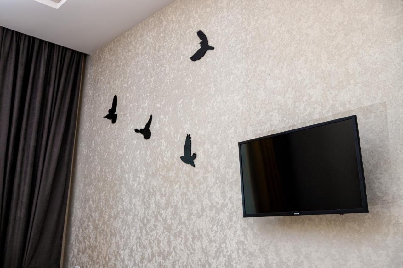 2 Bedroom Apartment Tykha Street City Center With Parking Place リヴィウ エクステリア 写真